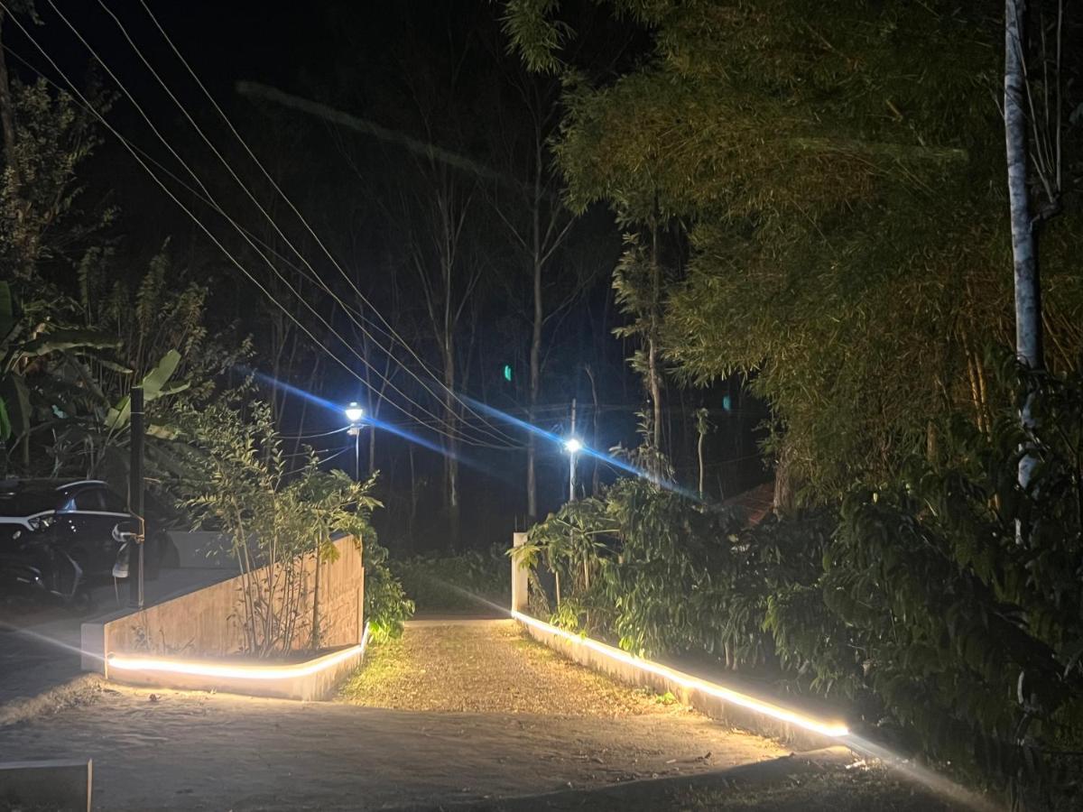 Sri Lakshmi Estates Lägenhet Siddāpur Exteriör bild