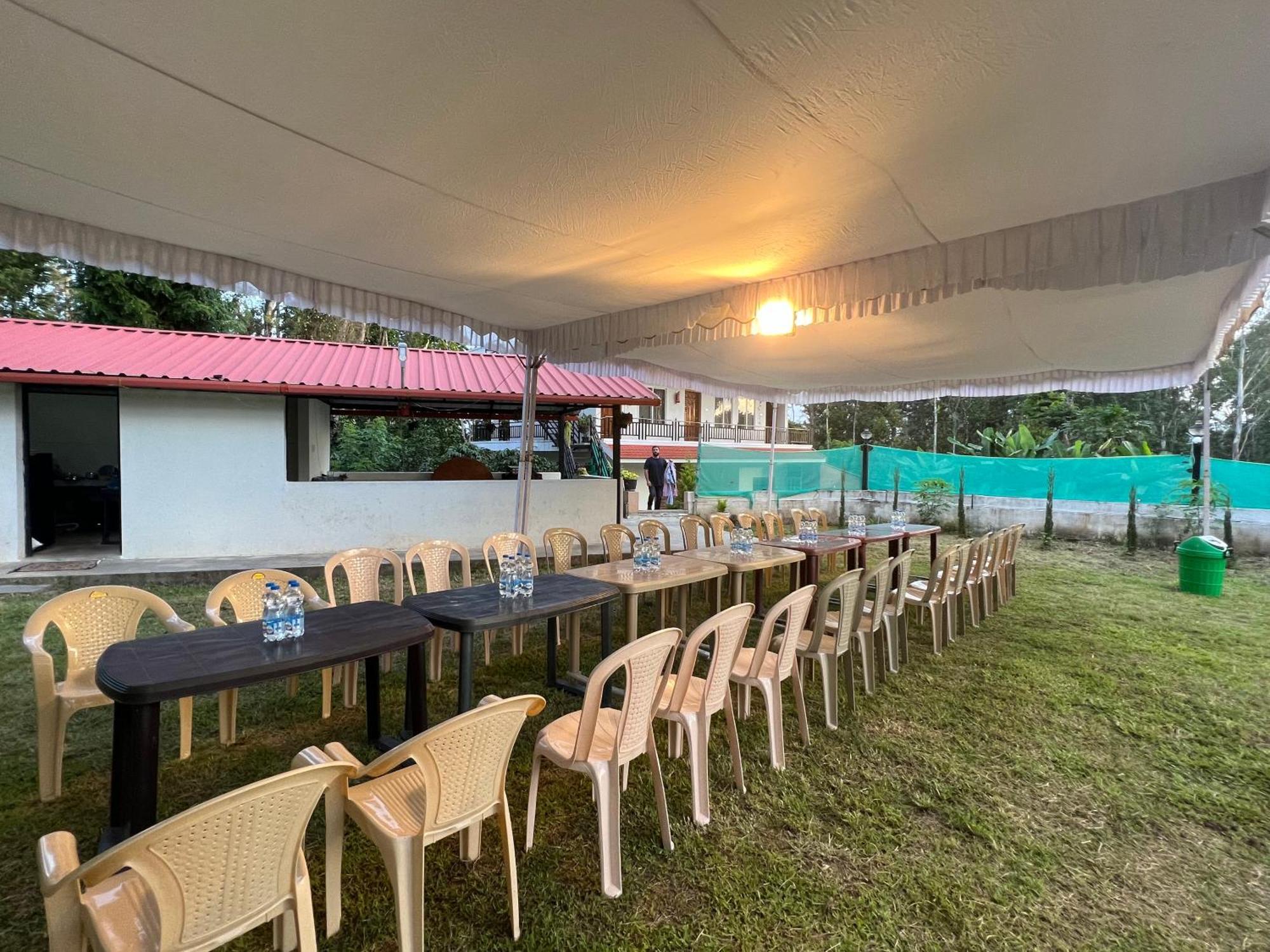 Sri Lakshmi Estates Lägenhet Siddāpur Exteriör bild