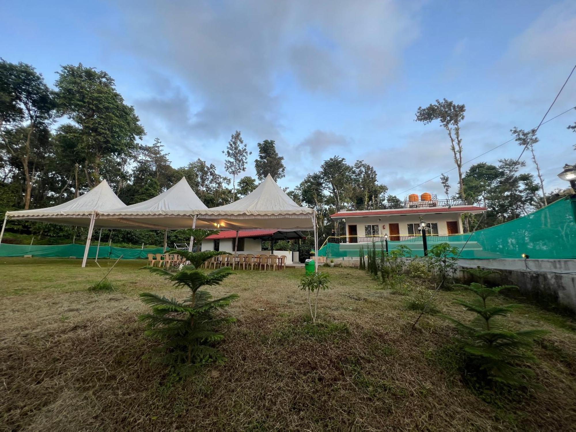 Sri Lakshmi Estates Lägenhet Siddāpur Exteriör bild